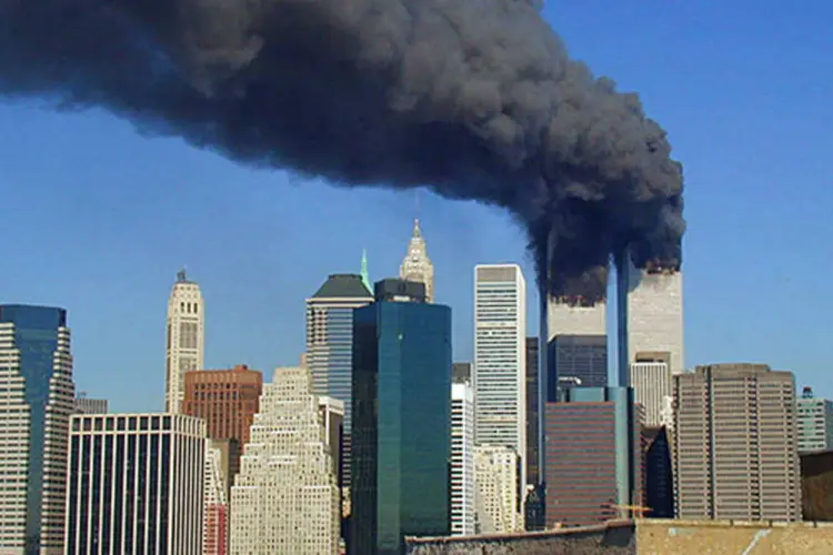 O World Trade Center sob ataque: aumento de gastos na defesa (Michael Foran / Wikimedia Commons)