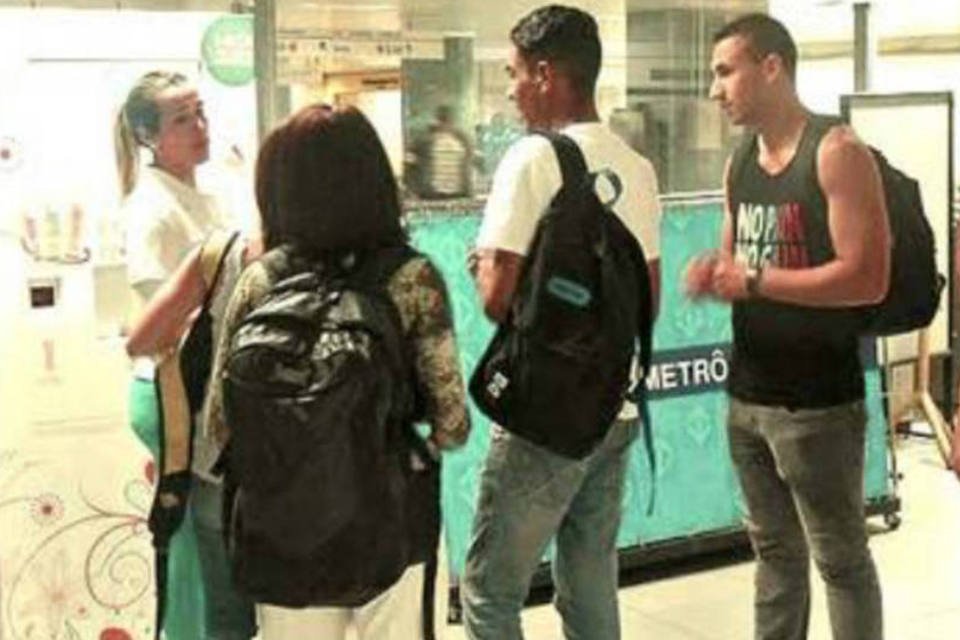 Máquina dá bônus de celular em troca de embalagens de xampu