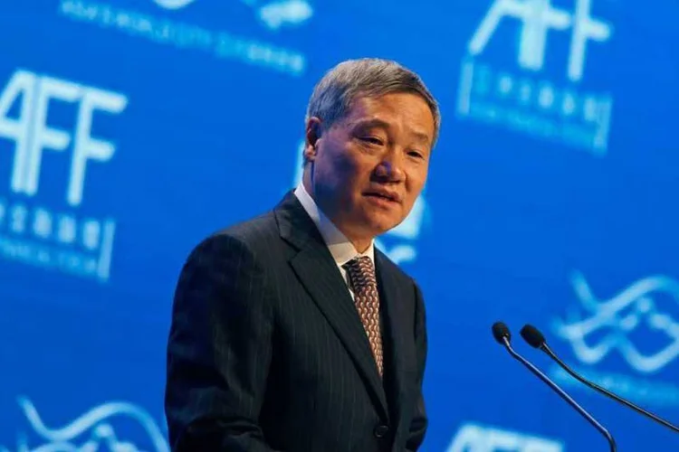 
	O chefe do regulador chin&ecirc;s de capitais, Xiao Gang: o &quot;circuit breaker&quot; foi desativado no dia 7 de janeiro, apenas tr&ecirc;s dias ap&oacute;s sua introdu&ccedil;&atilde;o
 (Bobby Yip/REUTERS)