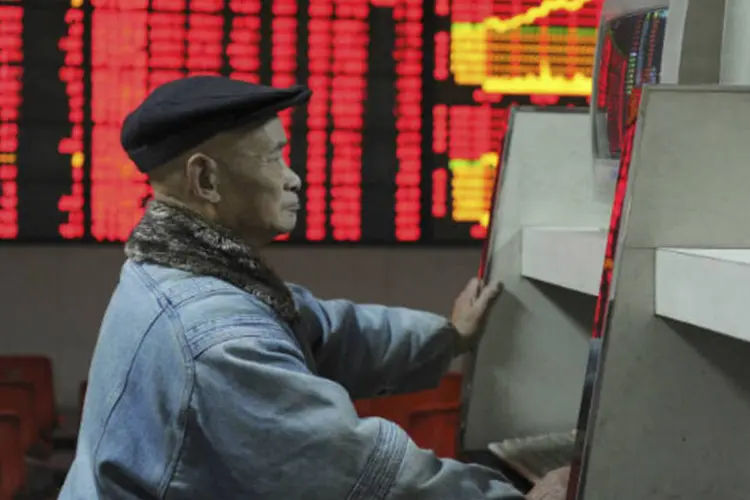 
	Bolsa de Xangai: na China, o &iacute;ndice Xangai Composto fechou em queda de 0,6%, aos 2.207,53 pontos
 (REUTERS/Stringer)