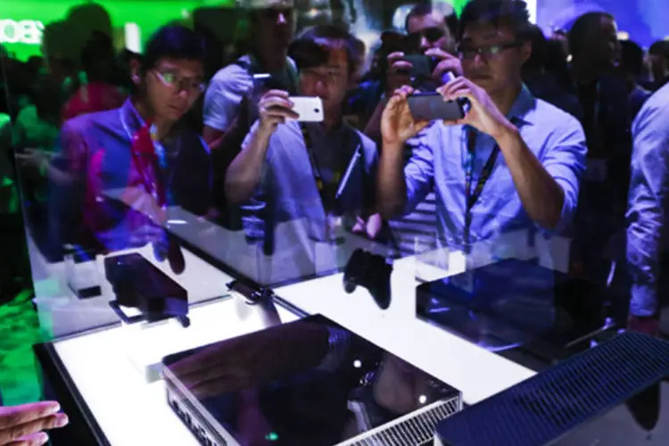 Por enquanto, todas as versões do Xbox One serão vendidas junto com o Kinect, mesmo com a confirmação sobre a não obrigatoriedade do aparelho (Bloomberg)