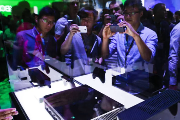 Por enquanto, todas as versões do Xbox One serão vendidas junto com o Kinect, mesmo com a confirmação sobre a não obrigatoriedade do aparelho (Bloomberg)