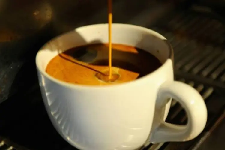 
	X&iacute;cara de caf&eacute;: queda foi de 13,4 por cento na compara&ccedil;&atilde;o com o mesmo m&ecirc;s de 2015
 (Kevork Djansezian/AFP)