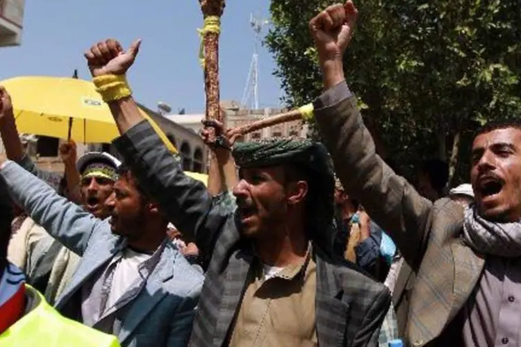 Rebeldes xiitas manifestam-se contra o governo do Iêmen em Sanaa (Mohammed Huwais/AFP)