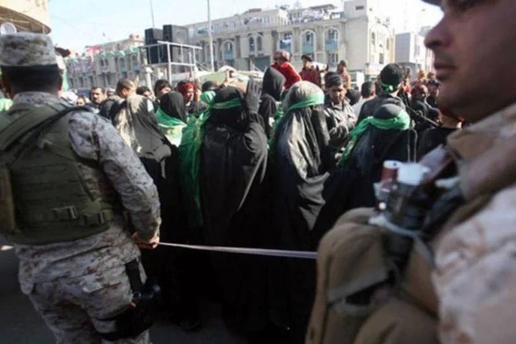 
	Peregrinos xiitas se concentram na cidade de Karbala:&nbsp;A maioria destes grupos atingiu seus objetivos, apesar das medidas de seguran&ccedil;a aplicadas
 (AFP/ Mohammed Sawaf)