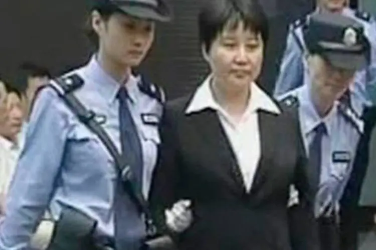 Gu Kailai, mulher de Bo Xilai, diante da justiça chinesa (CCTV via Reuters TV)