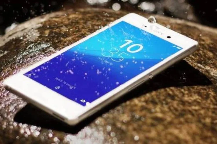 
	Xperia M4 Aqua, da Sony: a &aacute;rea de celulares da Sony inclui a marca Xperia, que det&eacute;m apenas 17,5 por cento do mercado no Jap&atilde;o
 (Divulgação/Sony)