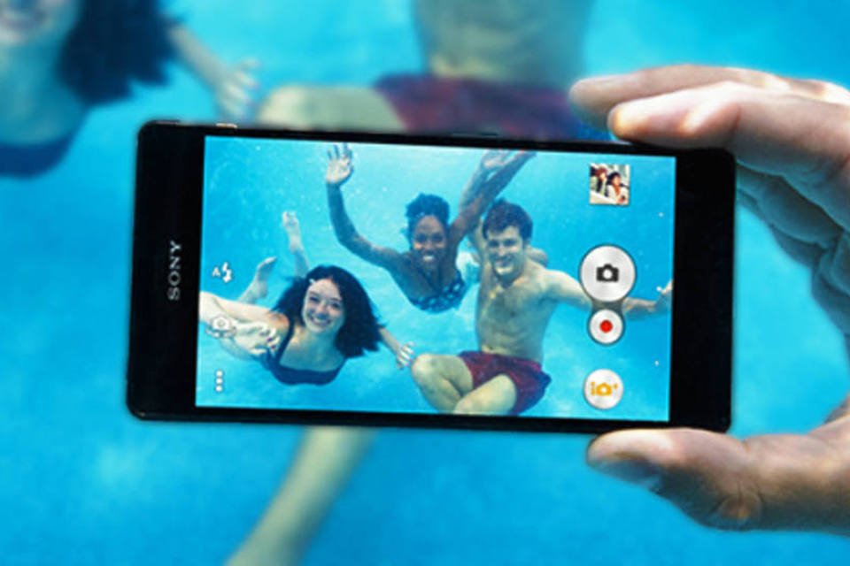Smartphone Xperia Z3 Compact tira fotos até embaixo d'água