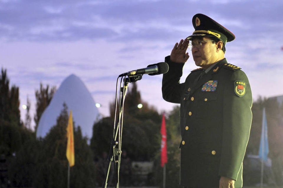 Ex-oficial militar de alto escalão chinês confessa propinas