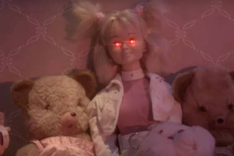 Boneca da Xuxa: referência em comercial da Netflix para a série Stranger Things (Reprodução)