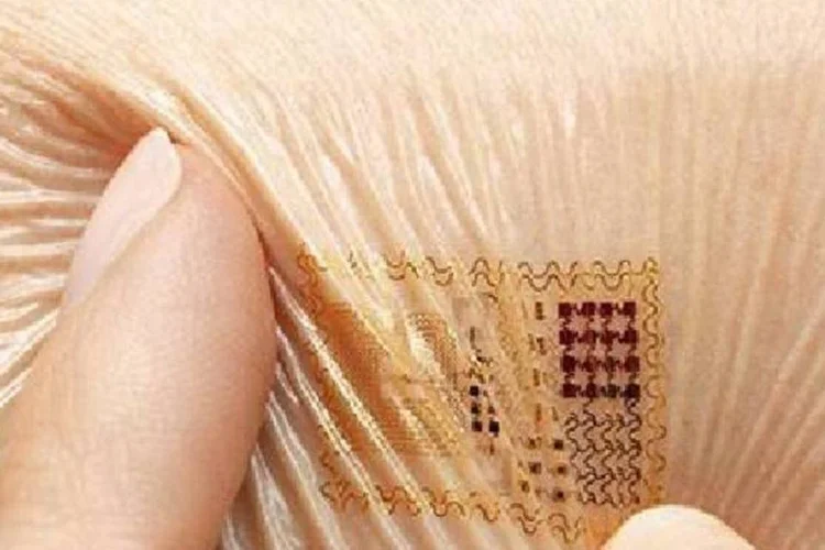 
	Tatuagem feita de silicone &eacute; presa a pele com adesivo de borracha e funciona como senha para smartphone
 (Divulgação/MC10)