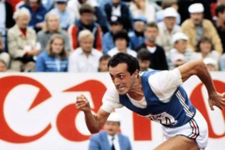 
	Pietro Mennea cruza linha de chegada em Praga em agosto de 1983: ele foi recordista mundial da prova dos 200 metros por 17 anos
 (Ilkka Ranta)