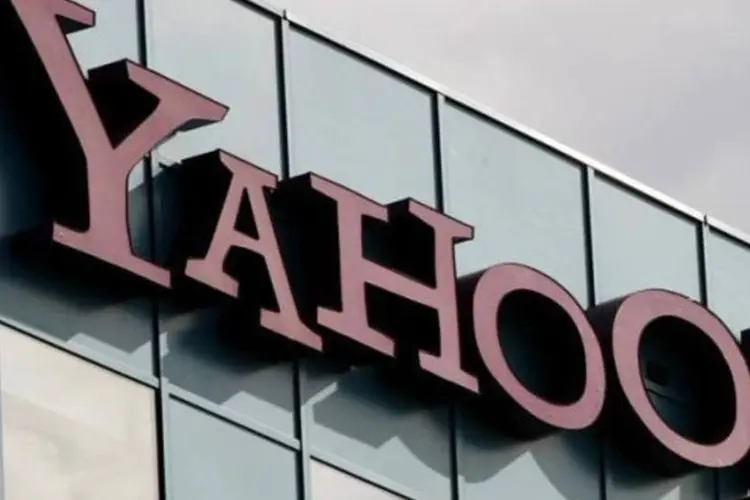 
	Logotipo de Yahoo!: &quot;um dos pontos da alian&ccedil;a &eacute; que desejamos ampliar nossa participa&ccedil;&atilde;o de mercado juntos, e n&atilde;o simplesmente trocarmos participa&ccedil;&atilde;o um com o outro&quot;, disse Mayer
 (Fred Prouser/Reuters)
