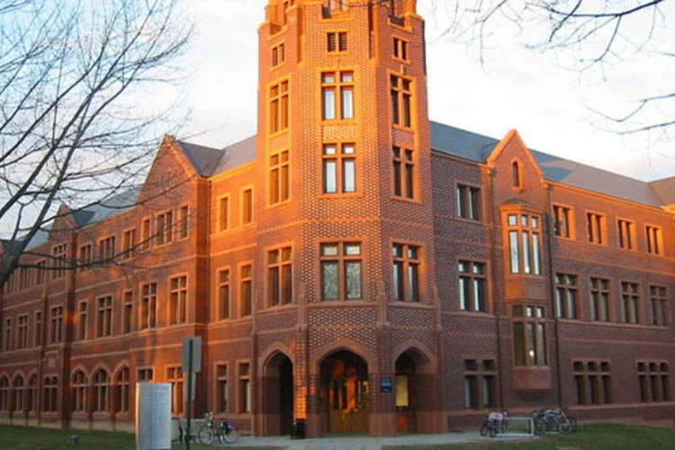 1. Yale University (Wikimedia Commons)