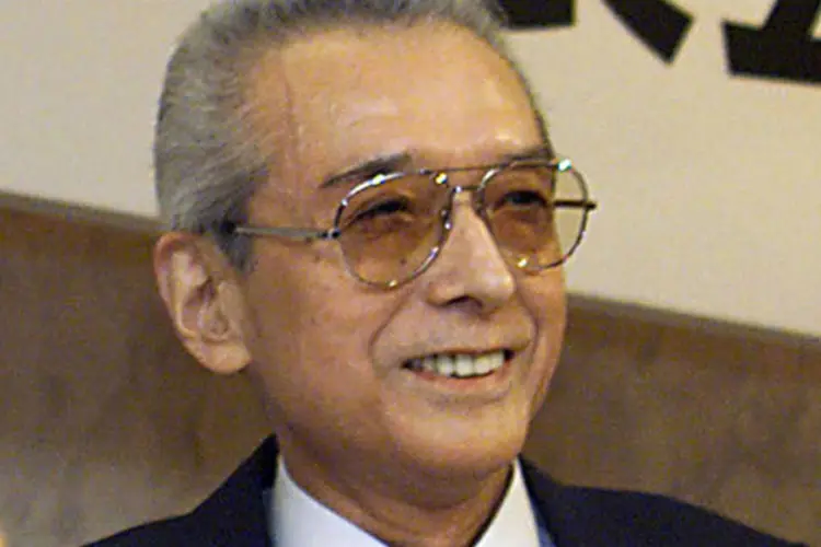 Hiroshi Yamauchi: ele foi o terceiro sucessor no negócio familiar fundado como uma fábrica de jogos de carta, e foi o presidente da empresa de 1949 a 2002 (.)