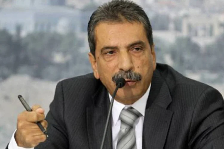 
	Taufiq Tiraui, o chefe da comiss&atilde;o investigadora palestina sobre a morte de Yasser Arafat: ele fez essas declara&ccedil;&otilde;es pouco depois da abertura do t&uacute;mulo
 (Abbas Momani/AFP)