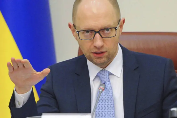 
	Arseny Yatseniuk: &quot;Para podermos sobreviver, para podermos evitar um calote, precisamos de uma confer&ecirc;ncia internacional de doadores&quot;
 (Andrew Kravchenko/Reuters)