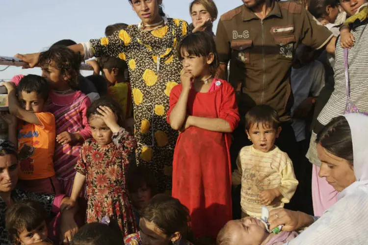 
	Yazidis fogem da viol&ecirc;ncia do grupo Estado Isl&acirc;mico em cidade iraquiana
 (REUTERS/Youssef Boudlal)