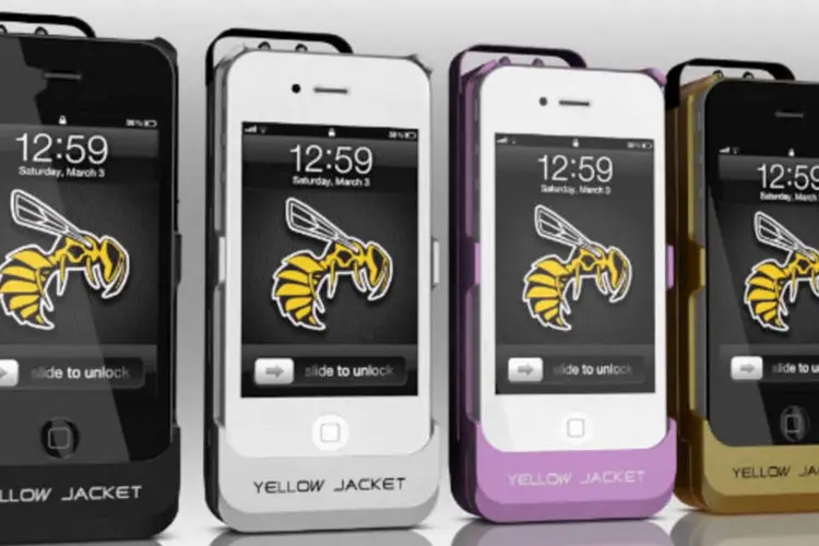 Yellor Jacket, capa que transforma o iPhone num taser (Divulgação)