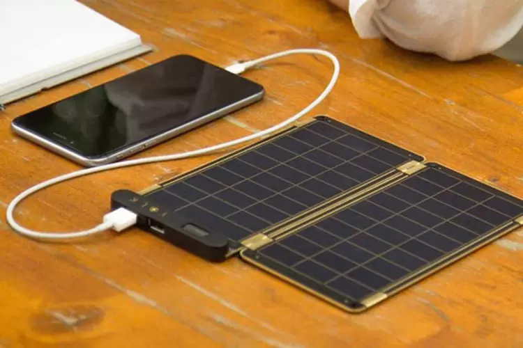 
	Carregador port&aacute;til: o Yolk Solar Paper recarrega smartphones com a energia da luz do sol
 (Divulgação/Yolk Solar Paper)