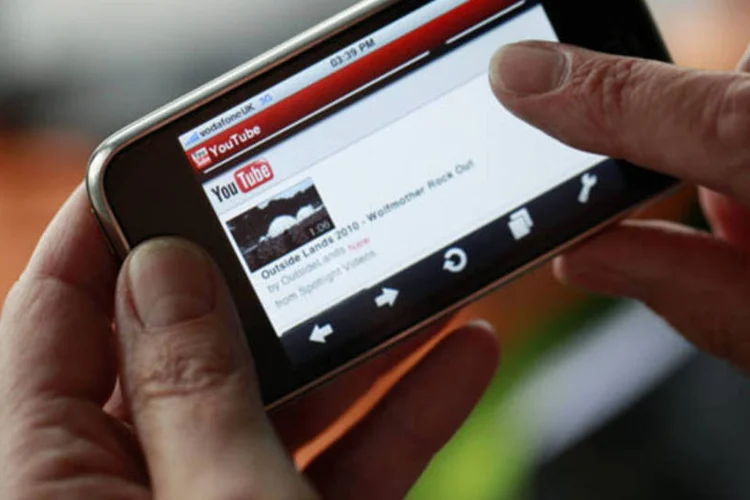 
	YouTube no smartphone: 90% dos v&iacute;deos ser&atilde;o vistos pelo smartphone at&eacute; 2021
 (Jason Alden/Bloomberg)