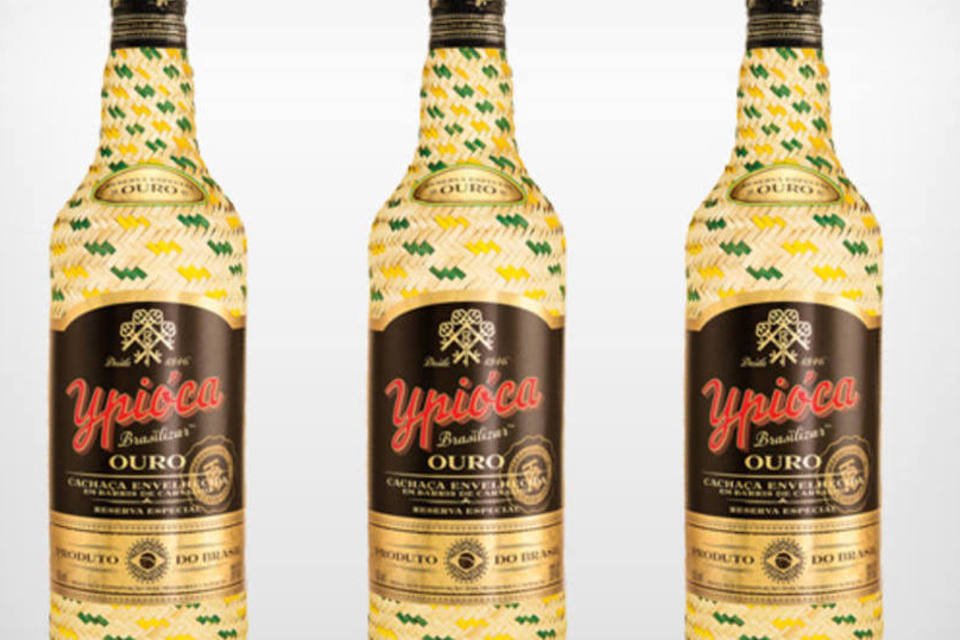 Ypióca lança edição artesanal de palha verde e amarela