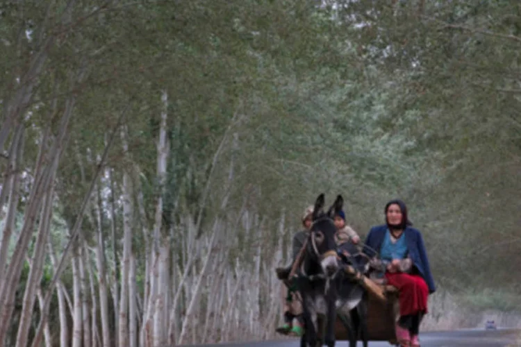 Pessoas em Yutian, na China: povoação mais próxima do epicentro ficava a 50 km de distância do epicentro (Karen Su/Getty Images)