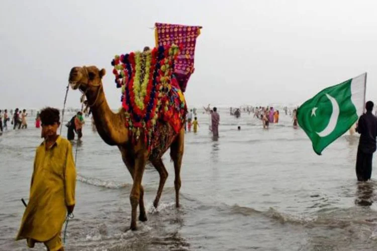 
	Karachi, no Paquist&atilde;o: &quot;quatro crian&ccedil;as morreram no ato, enquanto as outras tr&ecirc;s faleceram no hospital&quot;, especificou um respons&aacute;vel da pol&iacute;cia
 (Getty Images)
