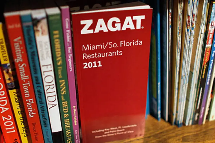As críticas de restaurantes do Zagat estão disponíveis em livros, num site da web de acesso pago e em aplicativos para smartphones (Joe Raedle / Getty Images)