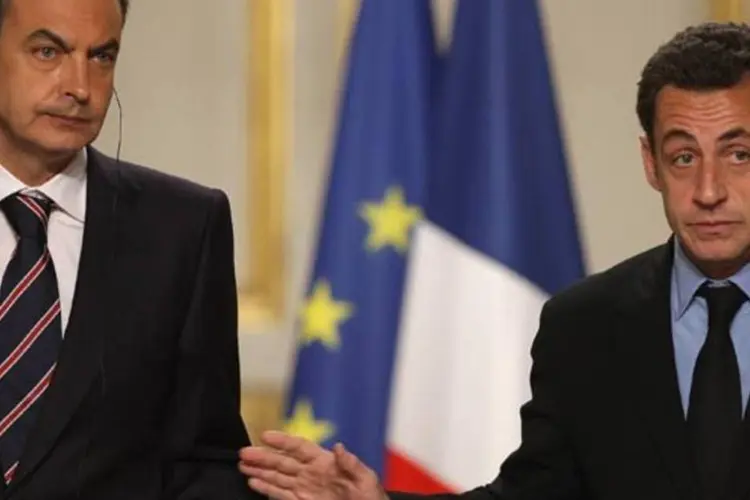 Zapatero (esquerda) e Sarkozy: líderes vão discutir problemas com a dívida pública no bloco (Pascal Le Segretain/Getty Images)