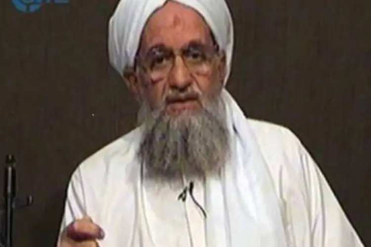 
	Ayman al-Zawahiri: l&iacute;der disse que os ataques &quot;de um irm&atilde;o ou de alguns irm&atilde;os&quot; enfraqueceriam a economia dos EUA ao provocar a necessidade de altos gastos em seguran&ccedil;a
 (AFP)