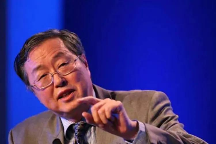 
	O presidente do BC chin&ecirc;s, Zhou Xiaochuan: &quot;vamos estabilizar as expectativas de infla&ccedil;&atilde;o atrav&eacute;s de pol&iacute;ticas monet&aacute;rias&quot;, disse em entrevista
 (Getty Images)
