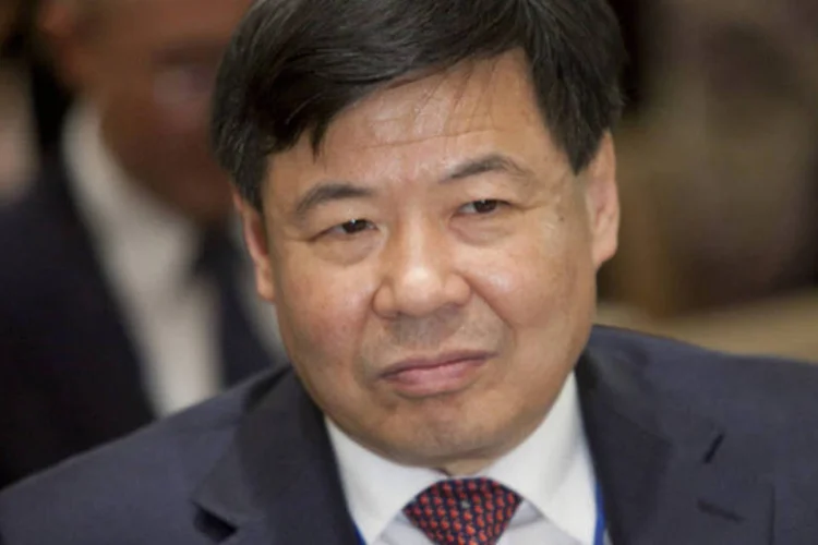 
	Zhu Guangyao: maior credor do governo dos EUA, est&aacute; &quot;naturalmente preocupada com os avan&ccedil;os em dire&ccedil;&atilde;o ao abismo fiscal norte-americano&quot;, disse o vice-ministro das Finan&ccedil;as chin&ecirc;s
 (Andrew Harrer/Bloomberg)