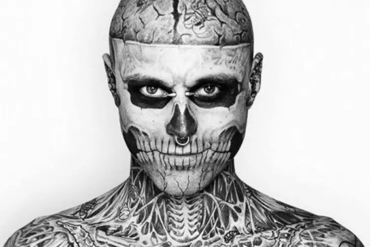Zombie Boy: modelo cobre tatuagens em campanha (Divulgação)