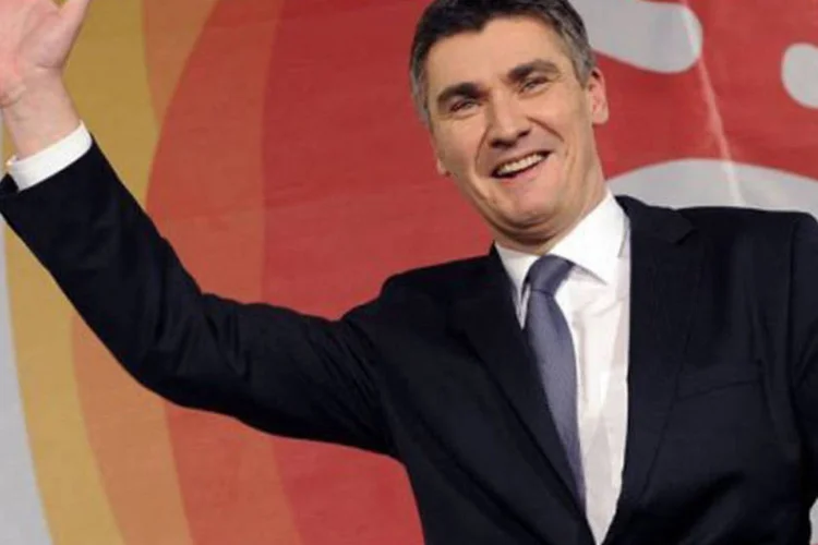 O croata Zoran Milanovic comemora os resultados preliminares
 (Stringer/AFP)