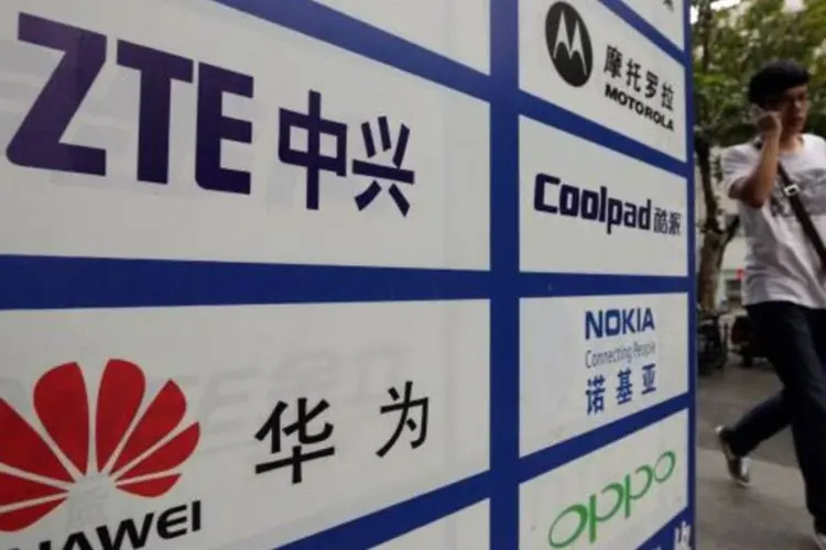 
	ZTE: empresa acrescentou que planeja investir 10 milh&otilde;es de d&oacute;lares no ano que vem em iniciativas de marketing, al&eacute;m de abrir mais lojas para fortalecer seu neg&oacute;cio de telefones
 (Reuters)