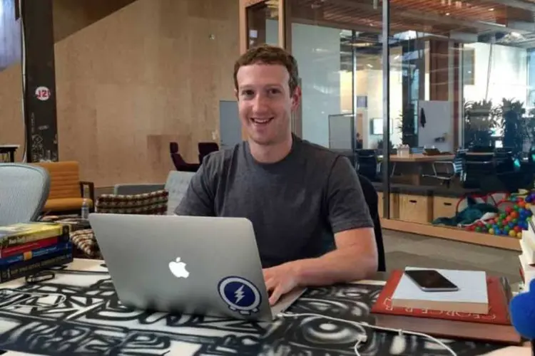 
	Mark Zuckerberg, CEO da maior rede social do mundo, aproveitou para testar a novidade em v&iacute;deo
 (Divulgação)