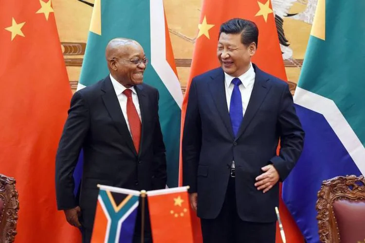 Os presidentes da África do Sul e da China, Jacob Zuma e Xi Jinping: líderes presenciaram a assinatura de acordos entre as delegações de seus respectivos países (Reuters)