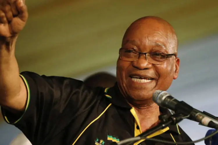 
	Presidente sul-africano Jacob Zuma celebra vit&oacute;ria na Confer&ecirc;ncia Nacional do partido governista CNA em Bloemfontein, &Aacute;frica do Sul
 (Mike Hutchings/Reuters)
