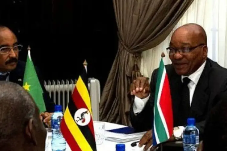 Jacob Zuma (dir), da África do Sul: União Africana está preocupada com o caso da Líbia (AFP)
