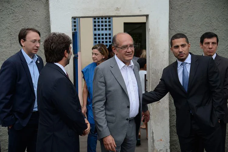 Gilmar Mendes visitou Escola Municipal Avertano Rocha onde acompanhou o início da votação no Rio de Janeiro (Tomaz Silva/Agência Brasil)