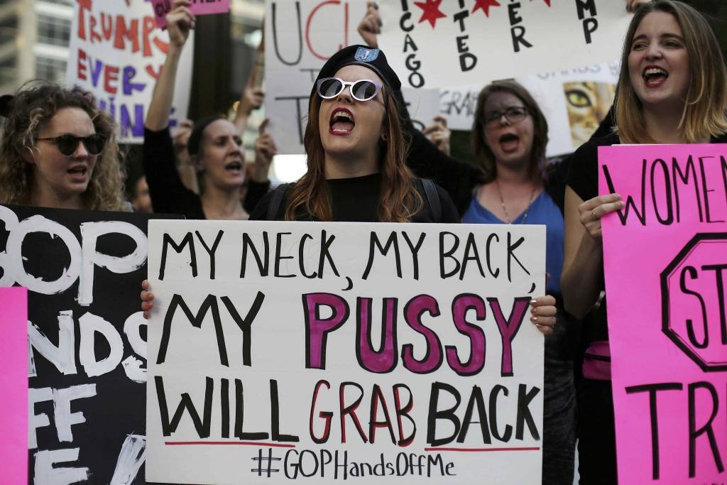 Mulheres fazem passeata contra Trump em Chicago