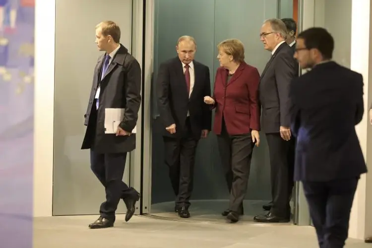 Merkel e Putin: "Mas ainda há muito trabalho", resumiu a líder alemã (Michael Kappeler/Pool/Reuters)