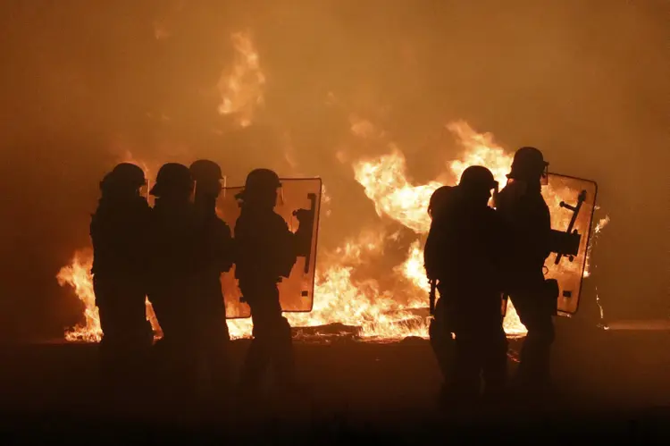 Incêndio: o fogo não se propagou graças à intervenção dos bombeiros (Philippe Wojaze/Reuters)