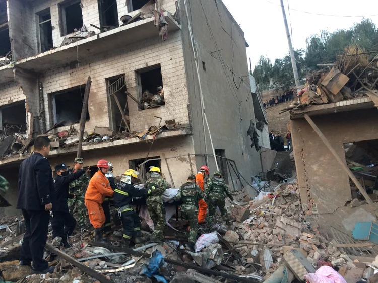 China: as primeiras notícias indicaram a possibilidade de haver explosivos armazenados ilegalmente (China Daily/Reuters)