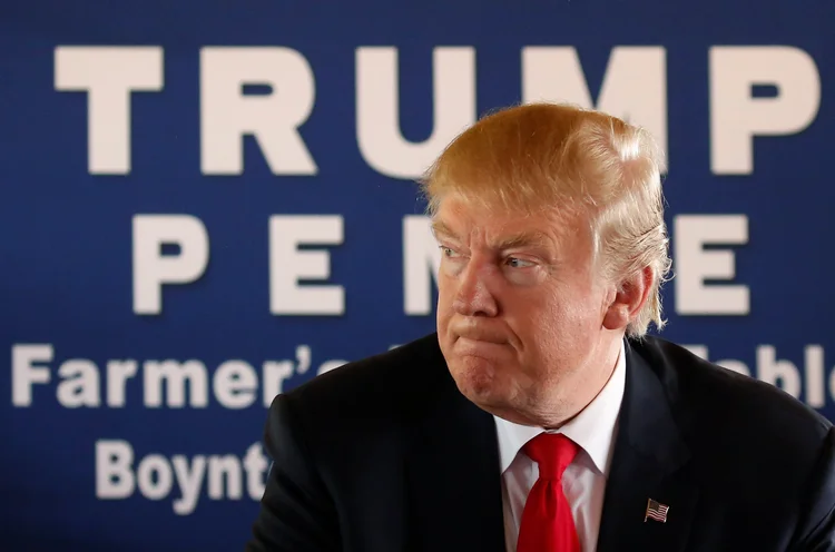 Trump: "(Os veículos de imprensa) estão apresentando pesquisas fraudadas que têm grande peso dos democratas" (Jonathan Ernst/Reuters)