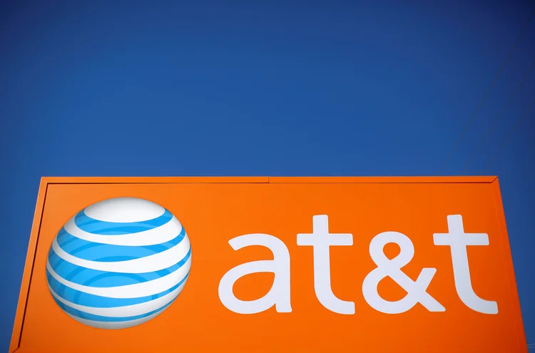 AT&T: os papéis da Straight Path subiram para 89,82 dólares na manhã desta segunda-feira, enquanto as ações da AT&T estavam em ligeira queda (Jim Young/Reuters)