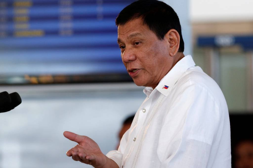 Presidente filipino diz se sentir santo após conversa com Trump