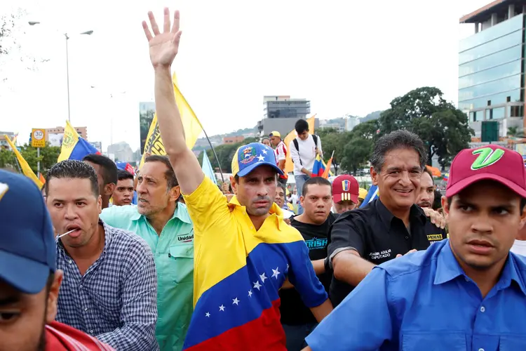 Protesto: Maduro destacou que responderá energicamente à "sabotagem" e "golpe parlamentar" (Carlos Garcia Rawlins/Reuters)