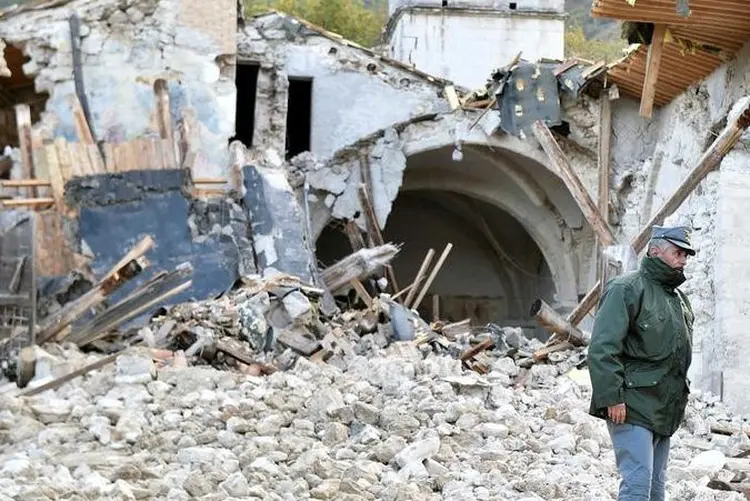 Terremoto: "Aqui não vem ninguém. As casas e certas ruas estão arruinadas" (Emiliano Grillotti/Reuters)